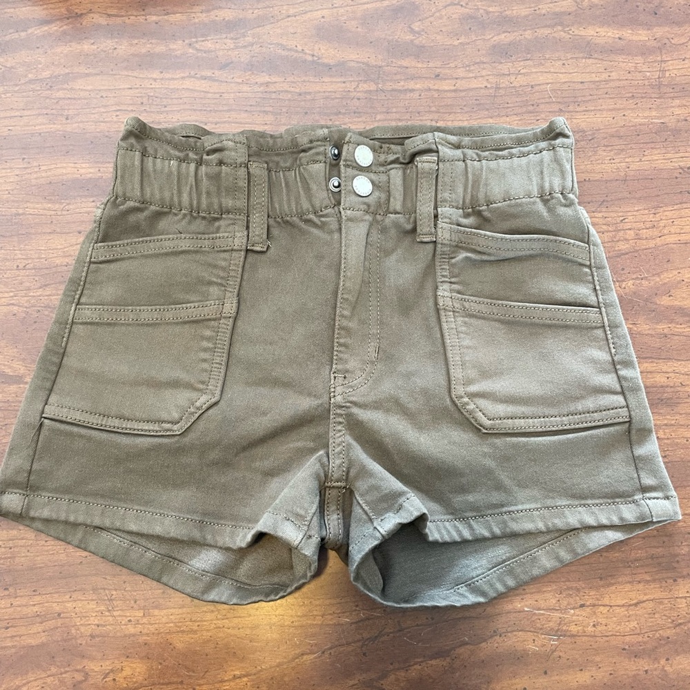 Buckle Army green shorts